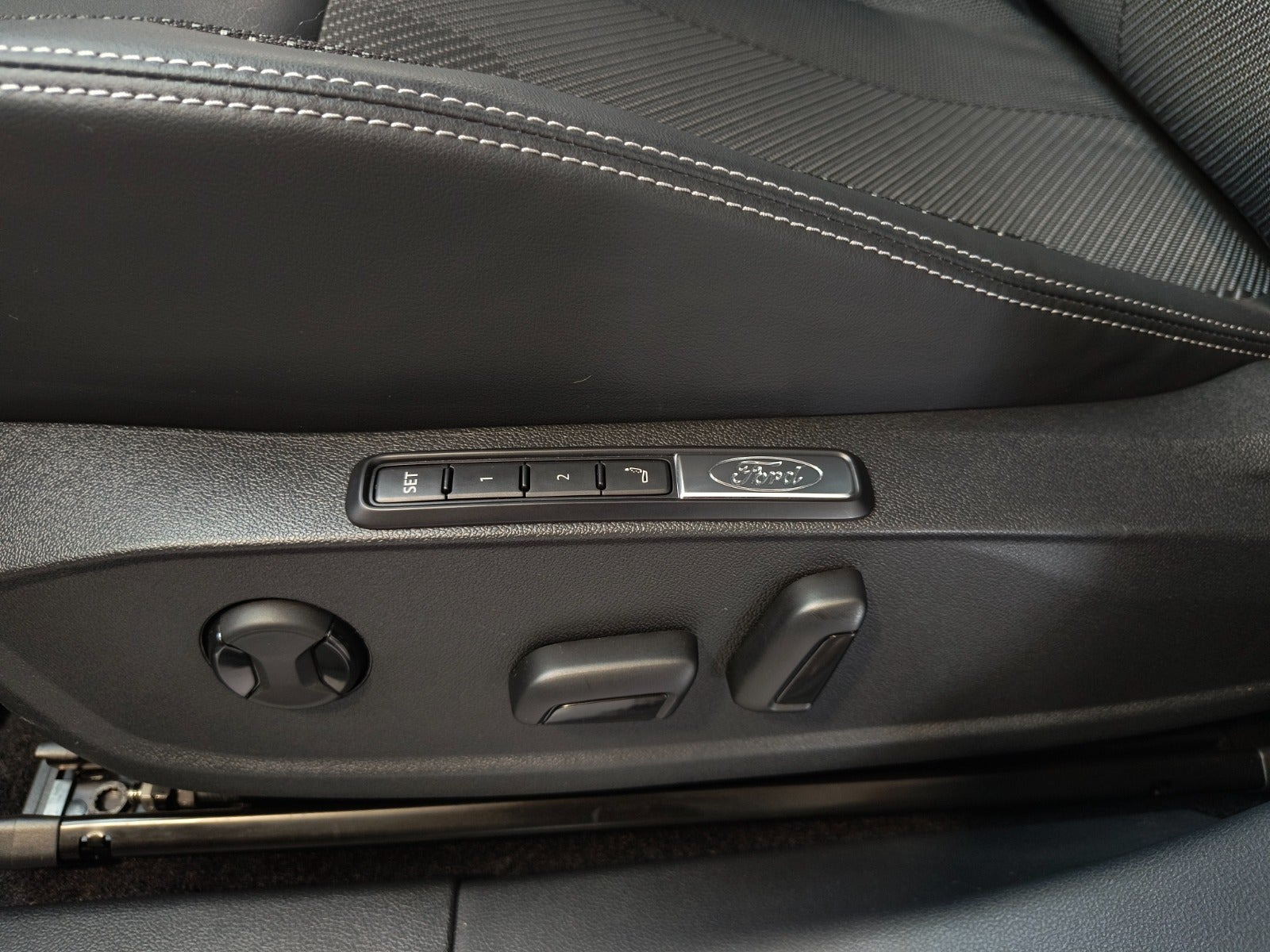 Hvid Ford Explorer fra 2025