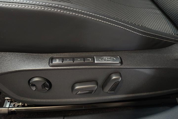 Hvid Ford Explorer fra 2025