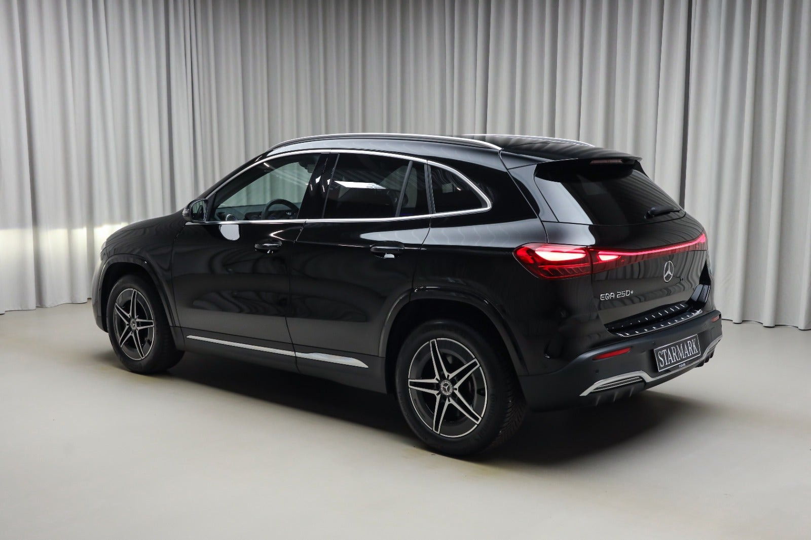 Sort Mercedes EQA250+ fra 2024