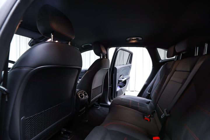 Sort Mercedes EQA250+ fra 2024