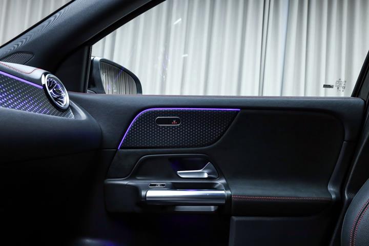 Sort Mercedes EQA250+ fra 2024