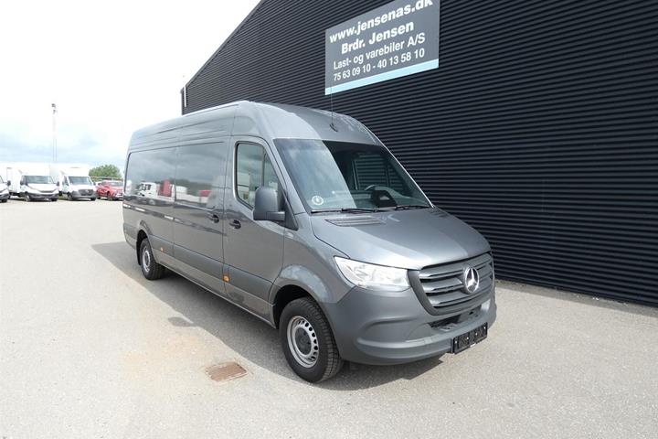 Grå Mercedes Sprinter 317 fra 2025