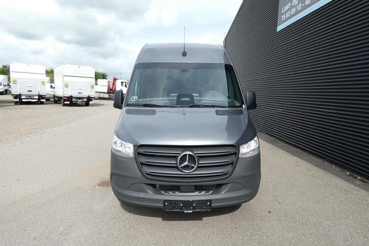 Grå Mercedes Sprinter 317 fra 2025