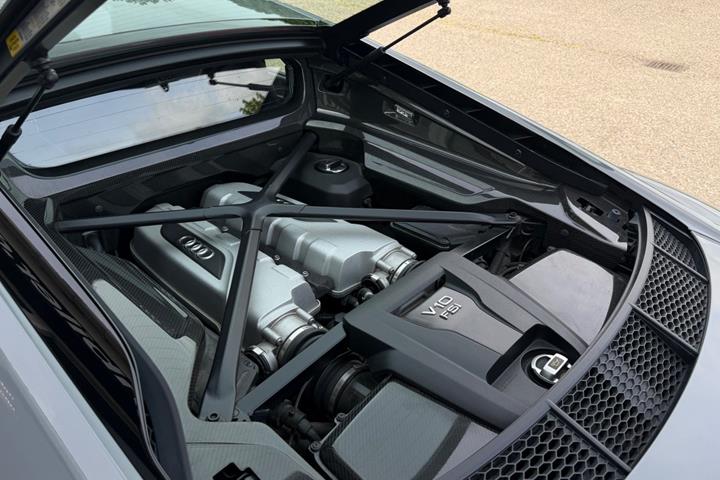 Grå Audi R8 fra 2017
