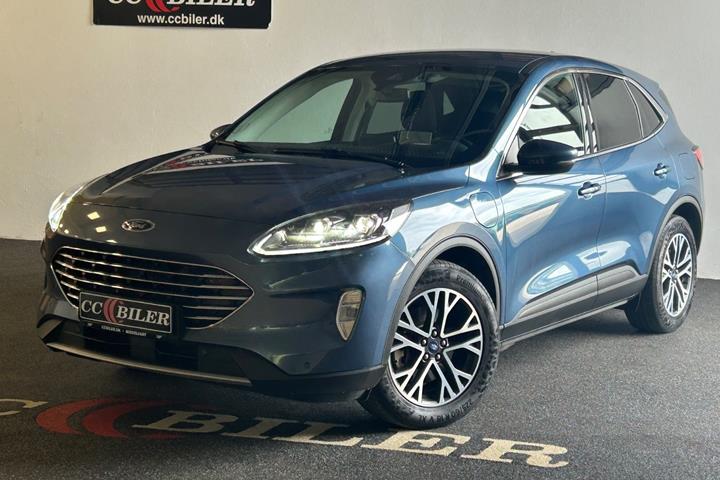 Blå Ford Kuga fra 2021 set udefra