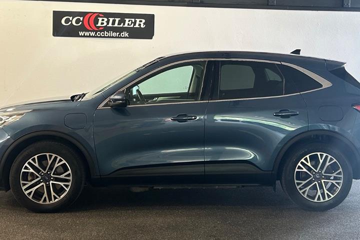 Blå Ford Kuga fra 2021