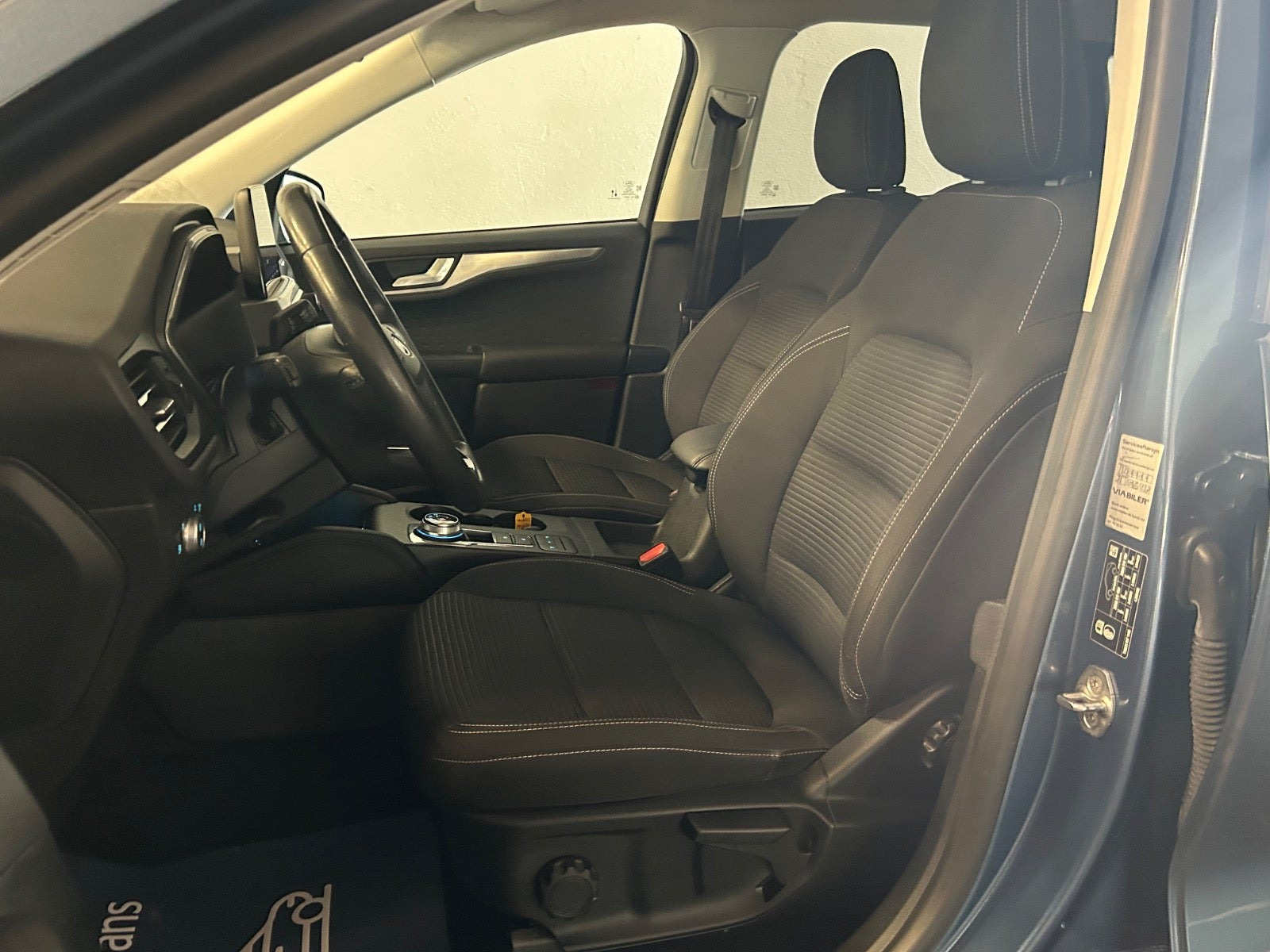 Blå Ford Kuga fra 2021