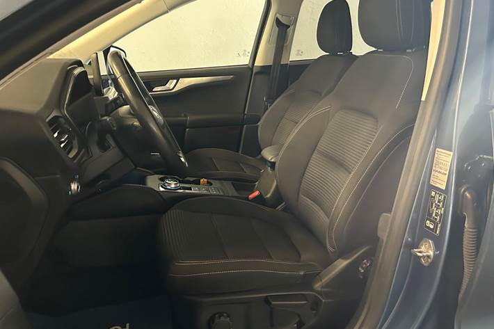 Blå Ford Kuga fra 2021