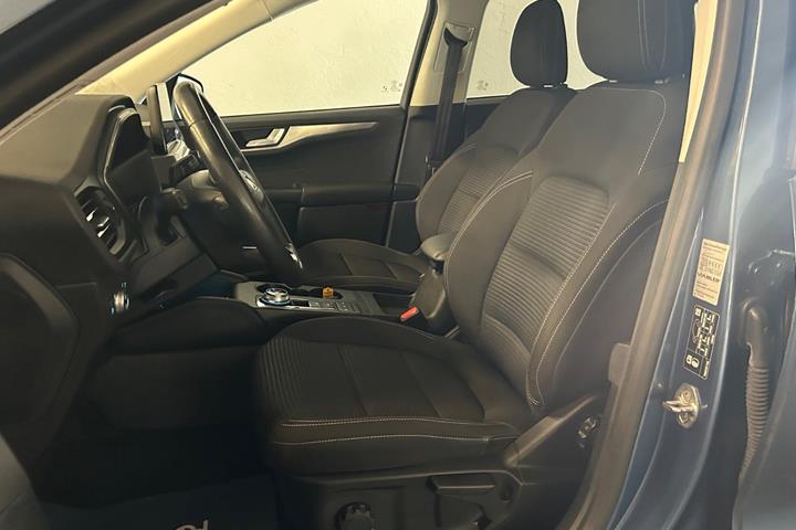 Blå Ford Kuga fra 2021