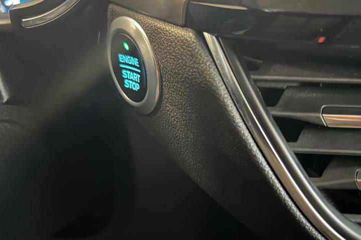 Blå Ford Kuga fra 2021