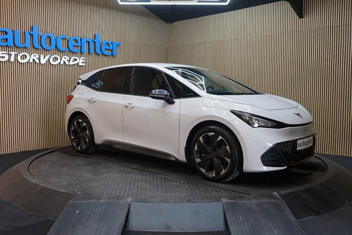 Hvid Cupra Born fra 2023 set udefra