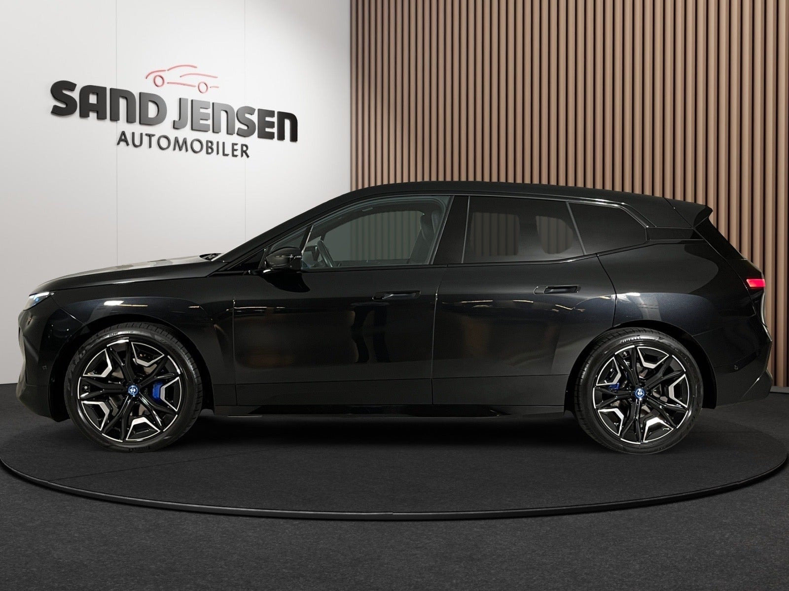 Sort BMW iX fra 2024