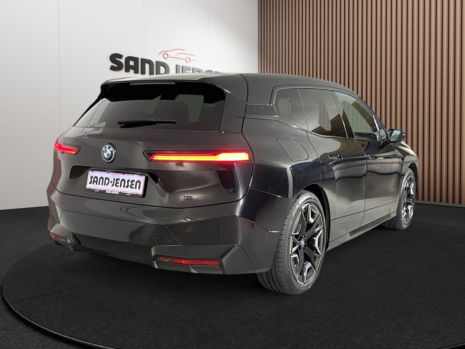 Sort BMW iX fra 2024