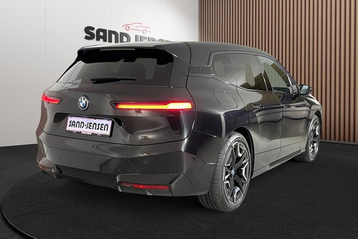 Sort BMW iX fra 2024