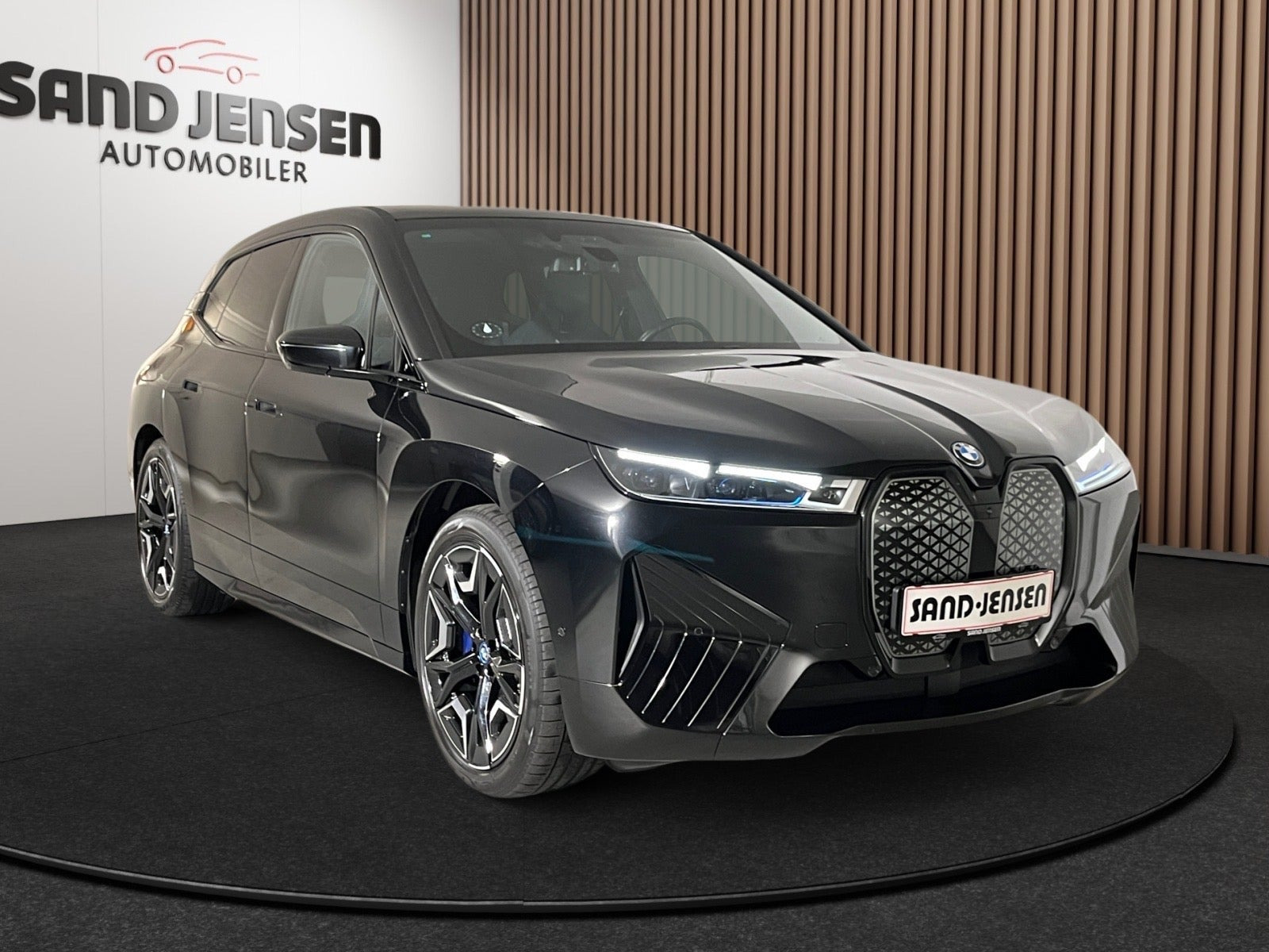 Sort BMW iX fra 2024