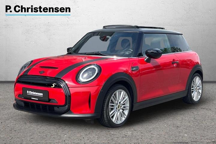 Rød Mini Cooper SE fra 2022 set udefra