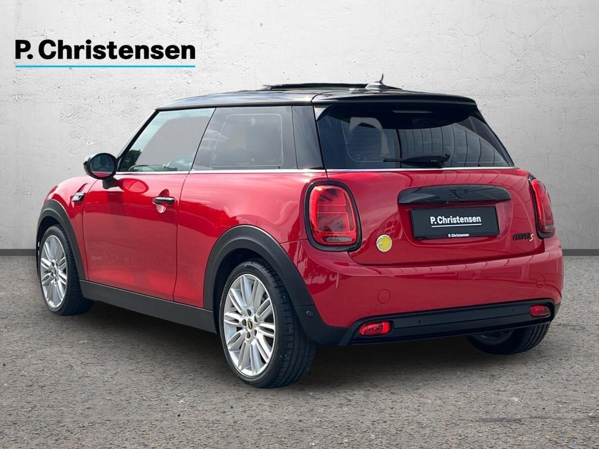 Rød Mini Cooper SE fra 2022
