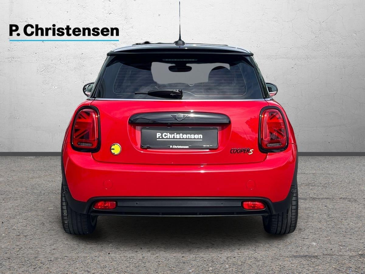 Rød Mini Cooper SE fra 2022