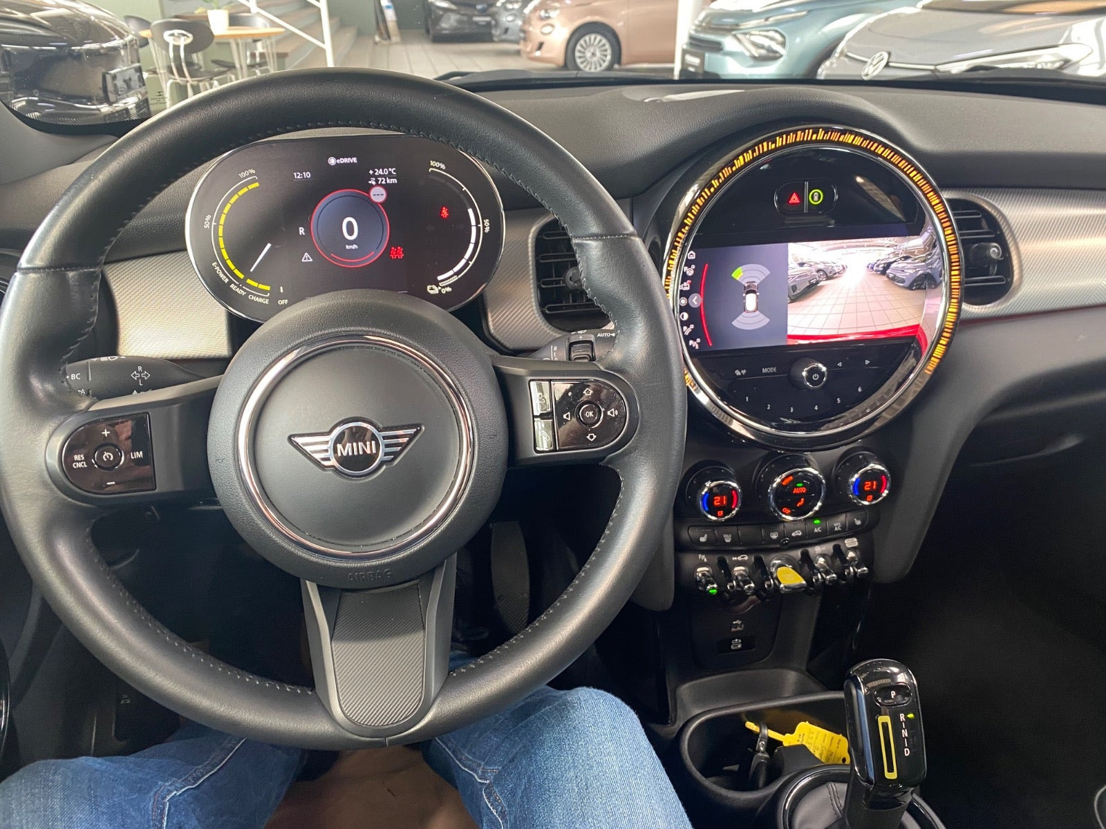 Rød Mini Cooper SE fra 2022