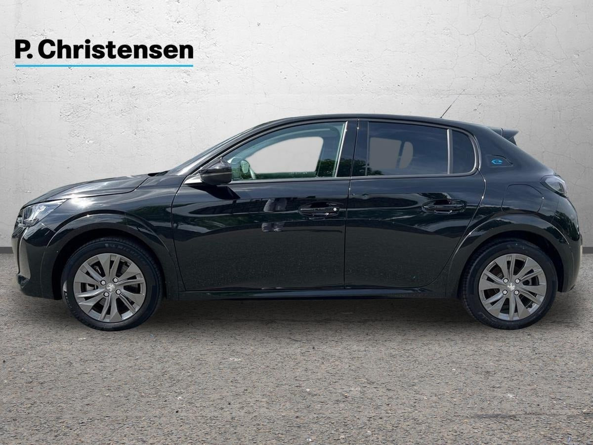 Sort Peugeot e-208 fra 2023