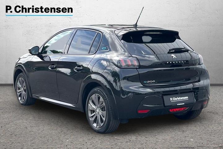 Sort Peugeot e-208 fra 2023