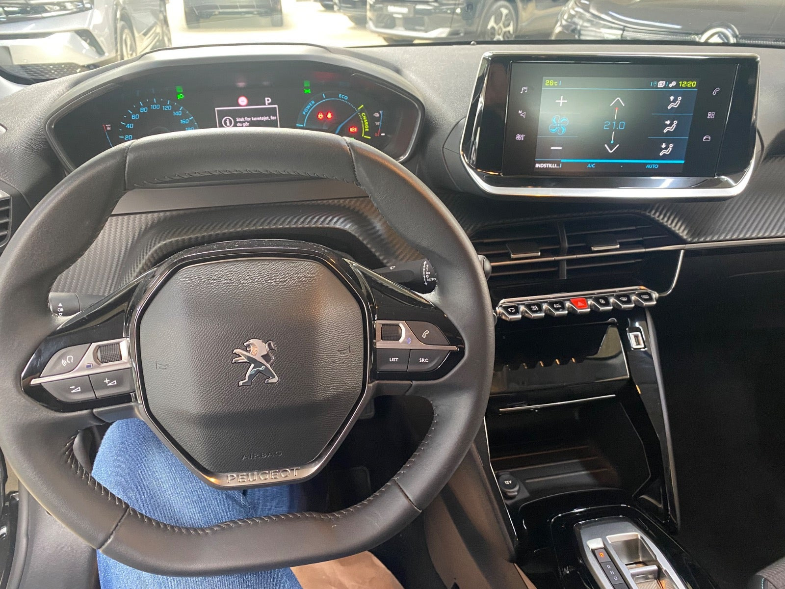 Sort Peugeot e-208 fra 2023