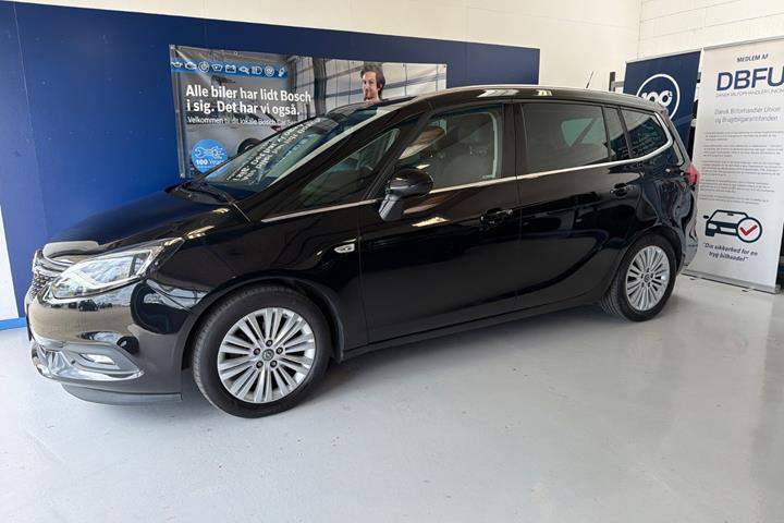 Sort Opel Zafira Tourer fra 2018