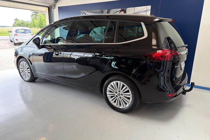 Sort Opel Zafira Tourer fra 2018
