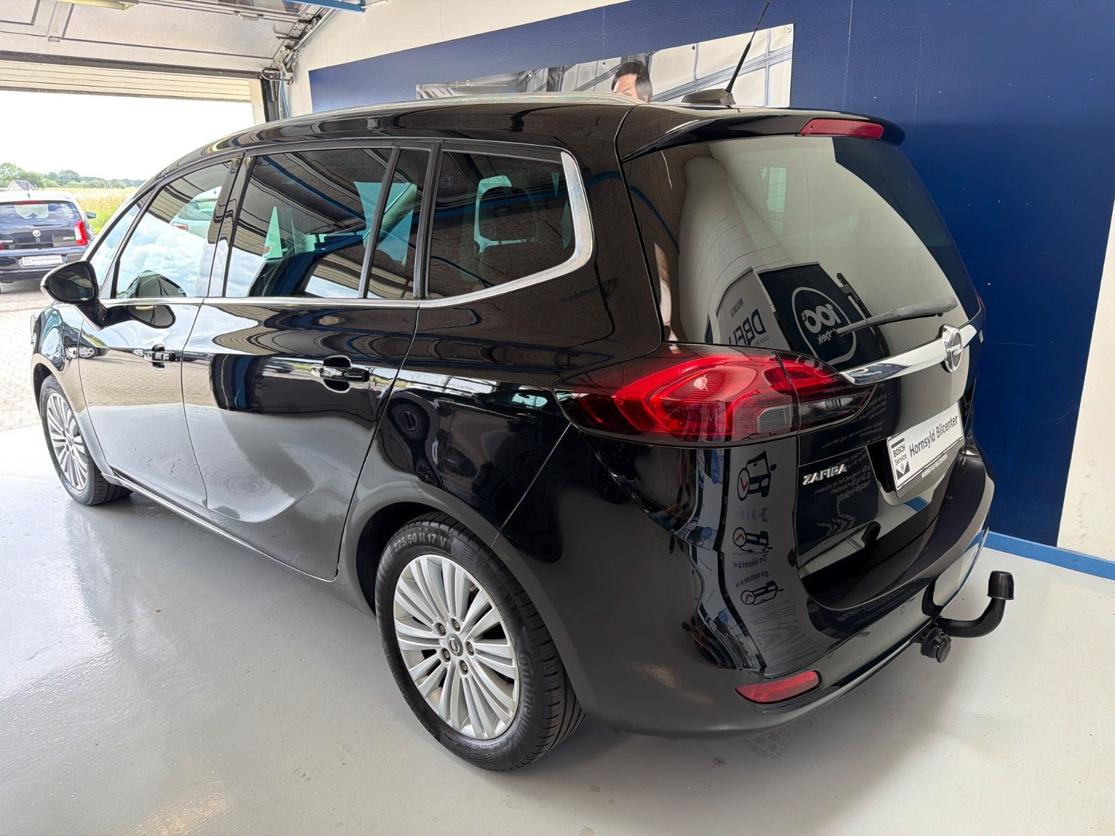 Sort Opel Zafira Tourer fra 2018