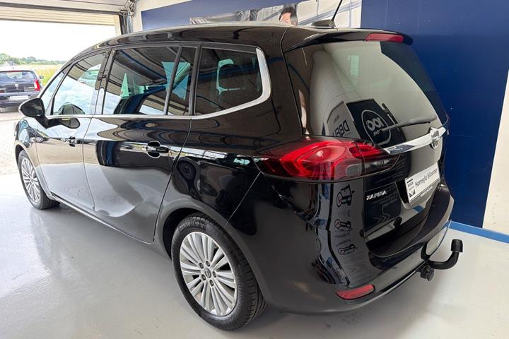 Sort Opel Zafira Tourer fra 2018
