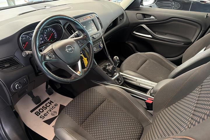 Sort Opel Zafira Tourer fra 2018