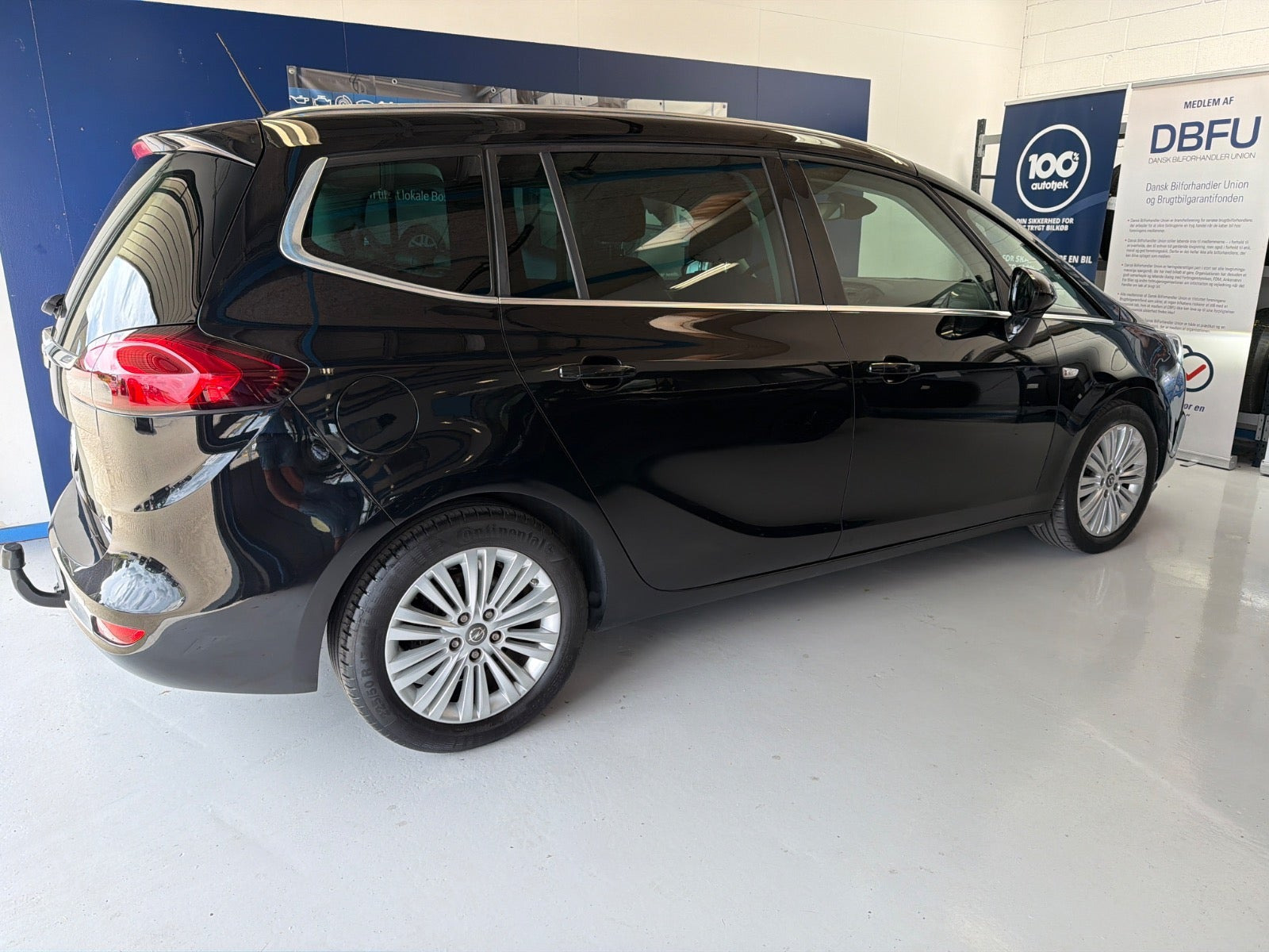 Sort Opel Zafira Tourer fra 2018