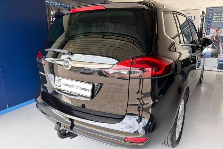 Sort Opel Zafira Tourer fra 2018