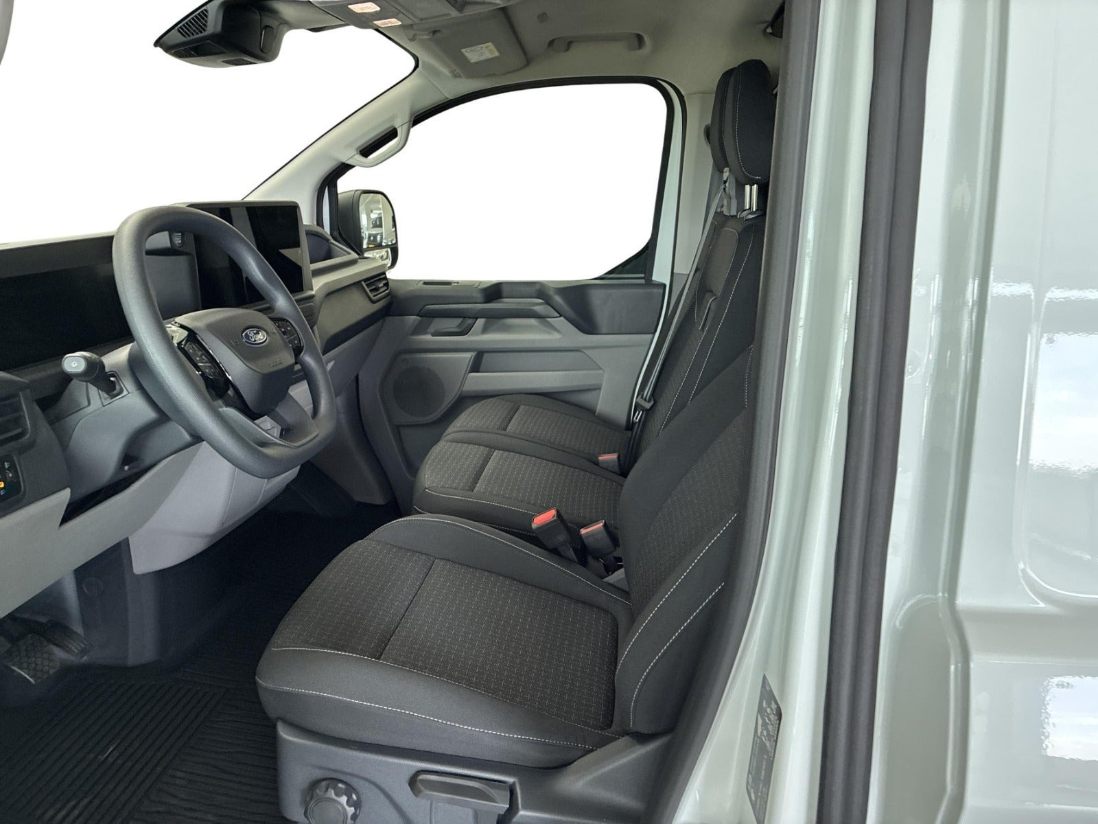 Hvid Ford Transit Custom 320 L2 fra 2026