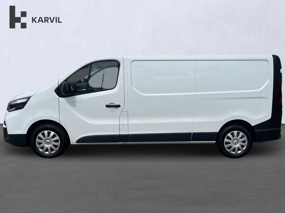 Hvid Nissan Primastar fra 2024