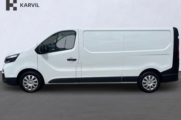 Hvid Nissan Primastar fra 2024