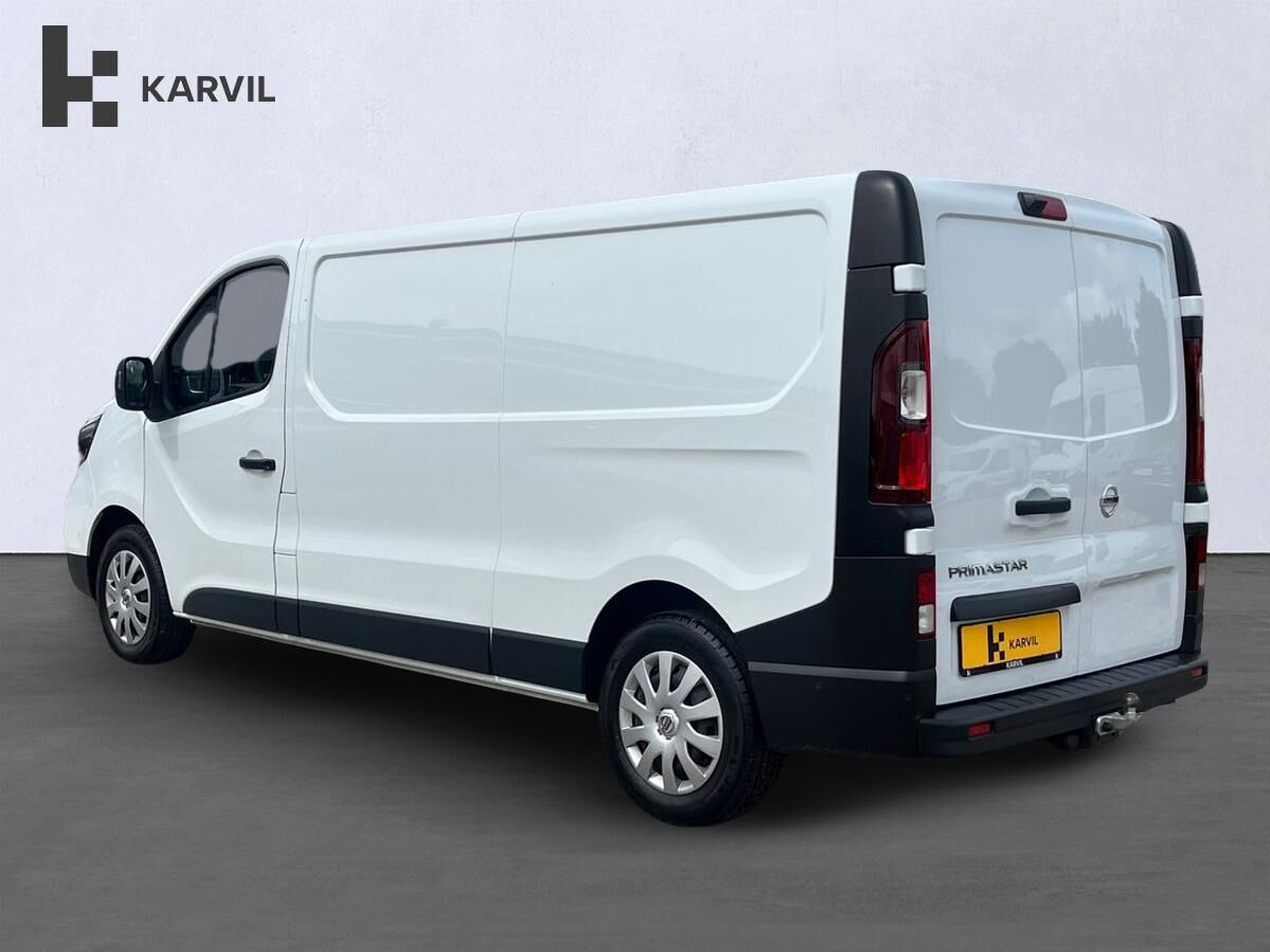 Hvid Nissan Primastar fra 2024