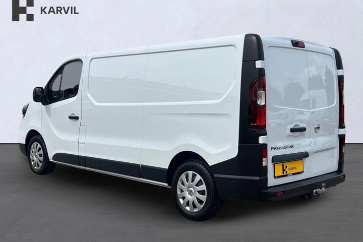 Hvid Nissan Primastar fra 2024