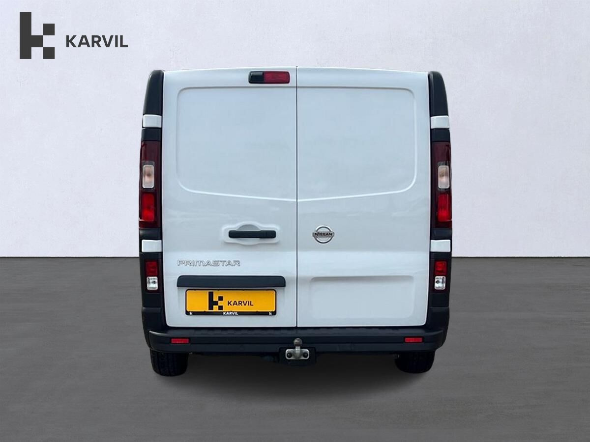 Hvid Nissan Primastar fra 2024