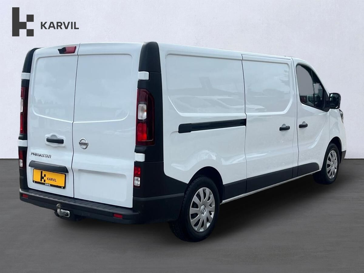 Hvid Nissan Primastar fra 2024