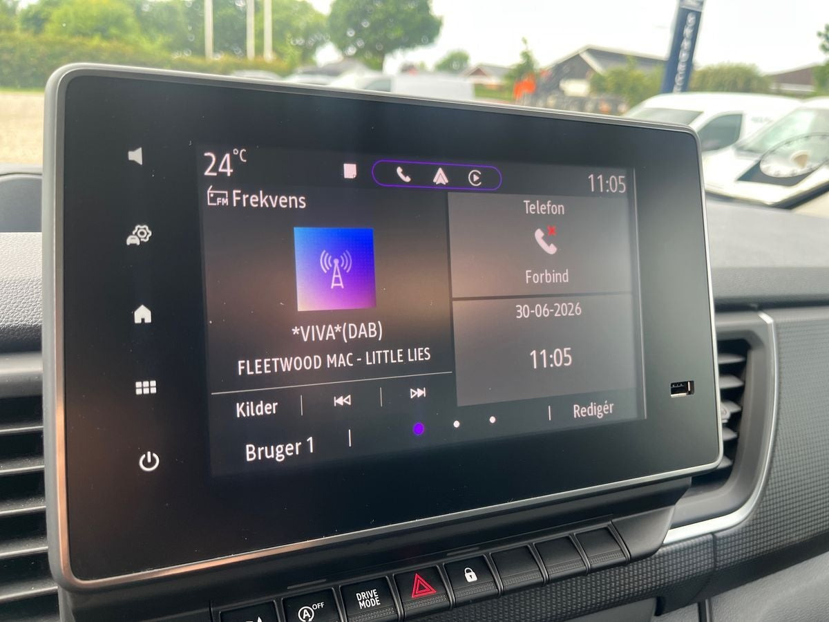 Hvid Nissan Primastar fra 2024