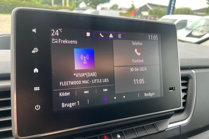 Hvid Nissan Primastar fra 2024