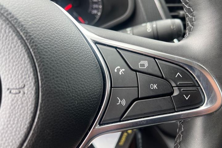 Hvid Nissan Primastar fra 2024