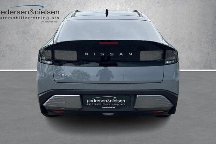 Sort Nissan Leaf fra 2026