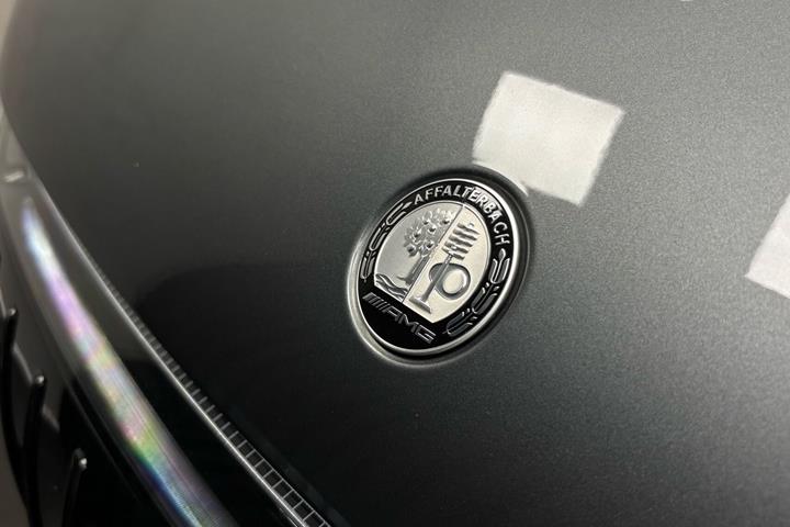 Grå Mercedes EQE 43 AMG fra 2023