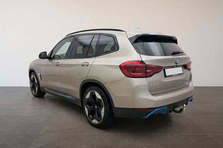Beige BMW iX3 fra 2021