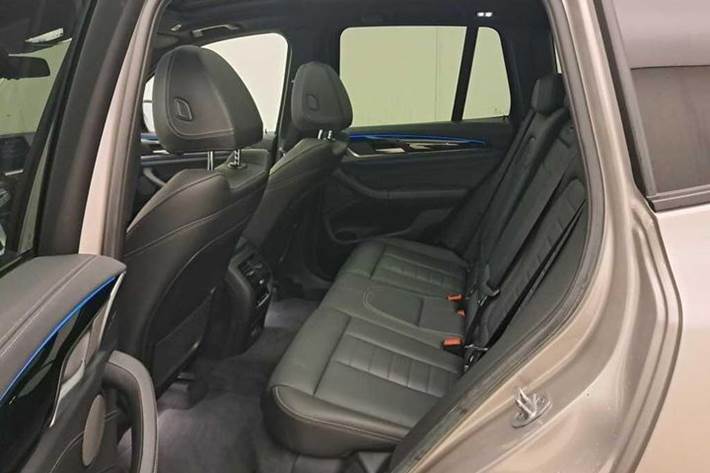 Beige BMW iX3 fra 2021
