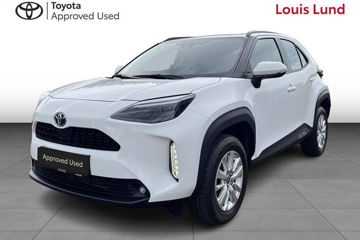 Hvid Toyota Yaris Cross fra 2024 set udefra