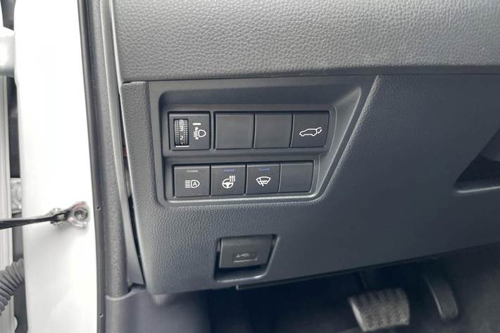 Hvid Toyota Yaris Cross fra 2024