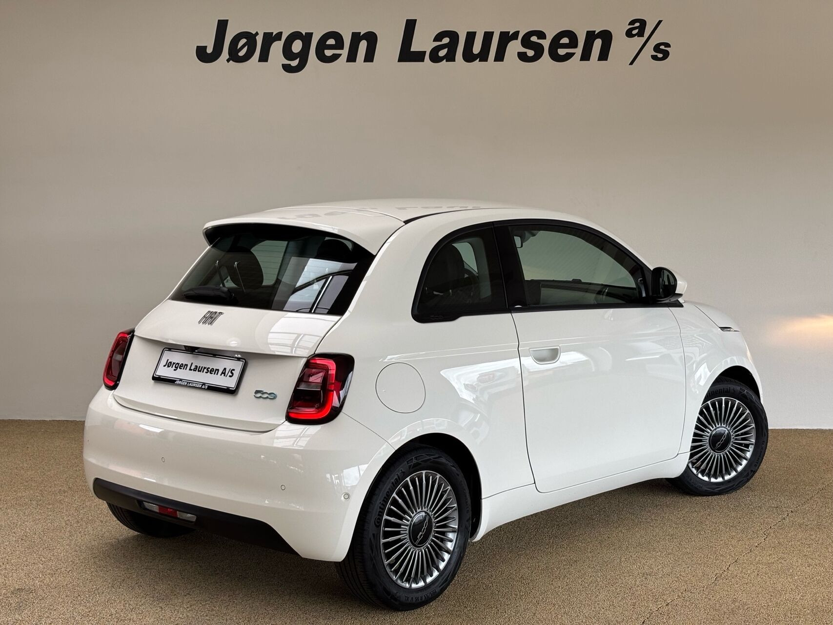 Hvid Fiat 500e fra 2023